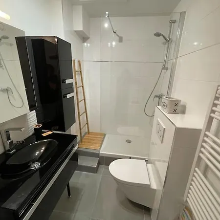 Persea Yourhosthelper Ouistreham