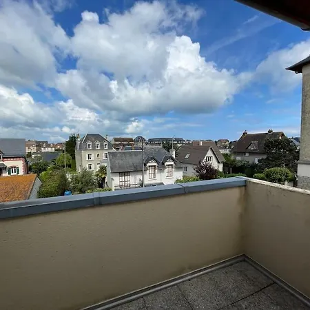 Persea Yourhosthelper