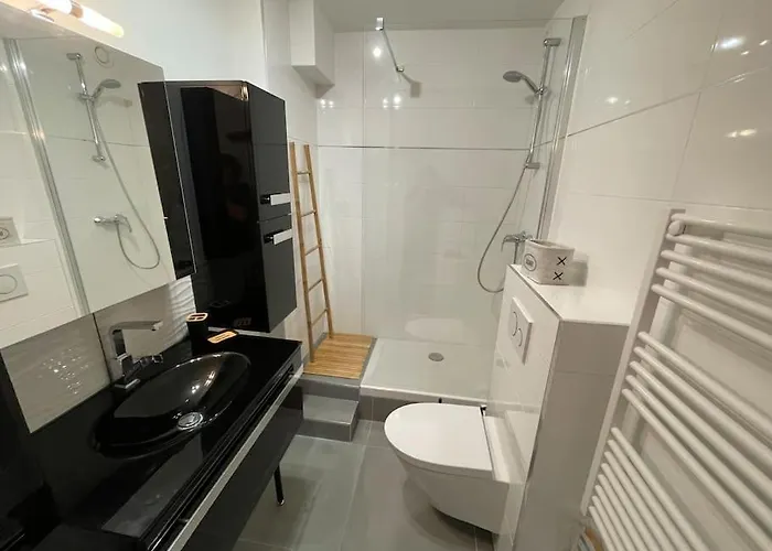 Persea Yourhosthelper Ouistreham