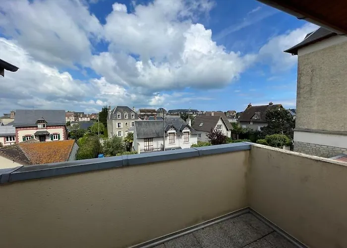 Persea Yourhosthelper